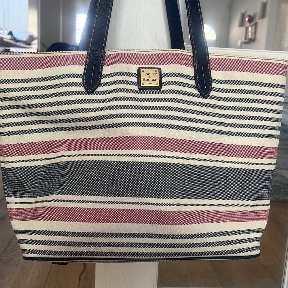 Dooney & Bourke shoulder bag/work/computer bag